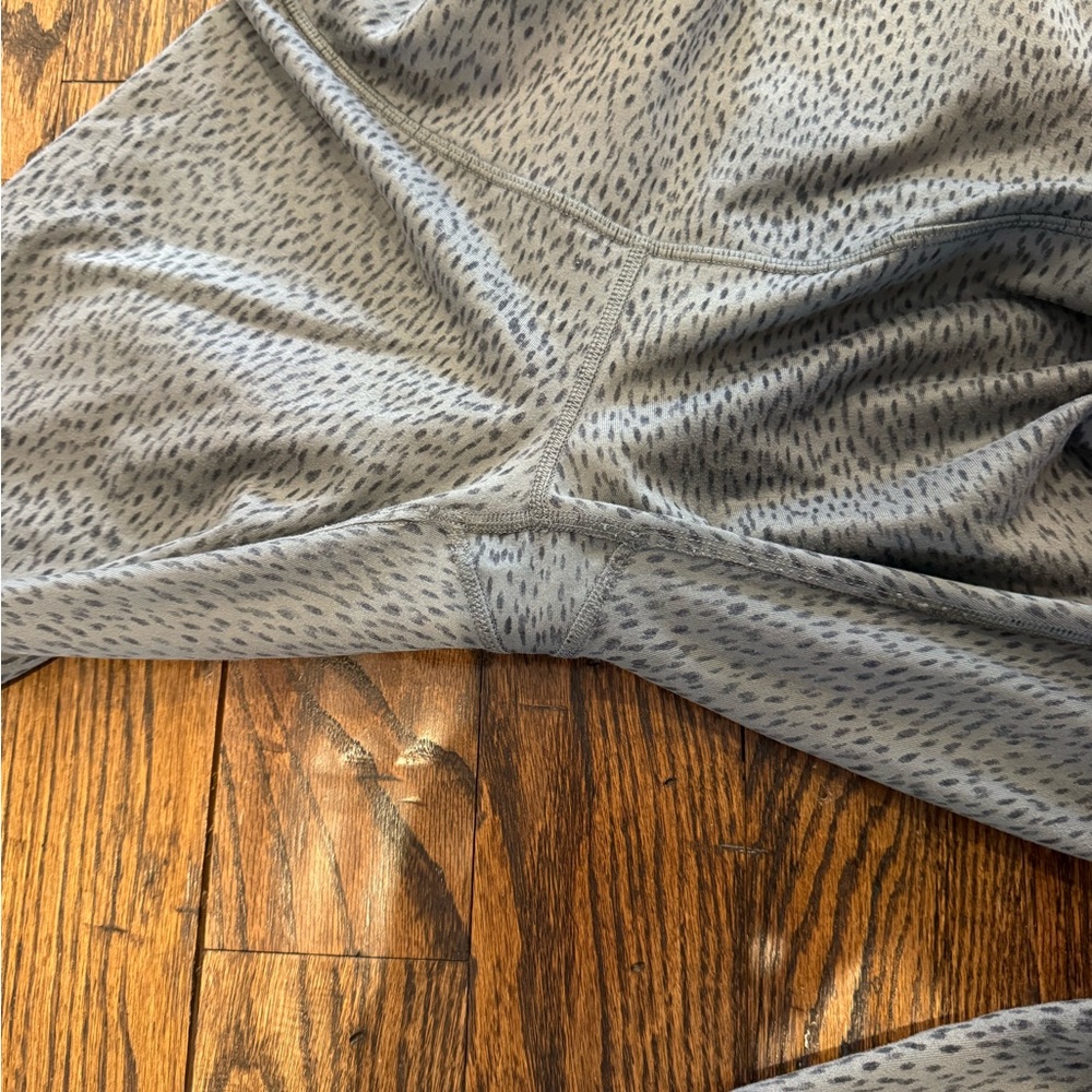 Lululemon - Picture 4 of 5